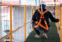 Diversified fall protection guardrails.jpg Fall protection harness
