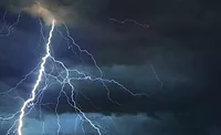 lightning-900.jpg lightning