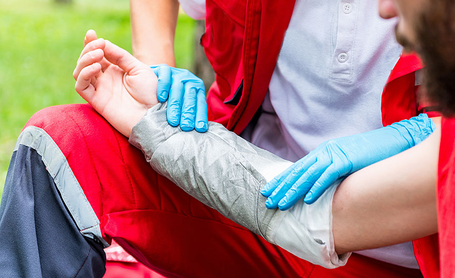 Fast first aid treatment depends on knowing injury cause ...