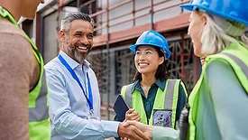 safety manager meeting with workers