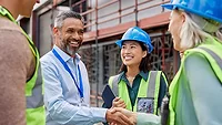 safety manager meeting with workers
