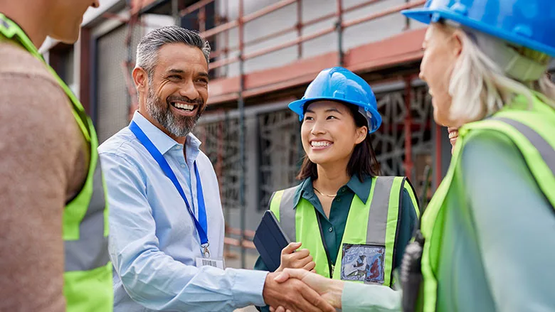 safety manager meeting with workers