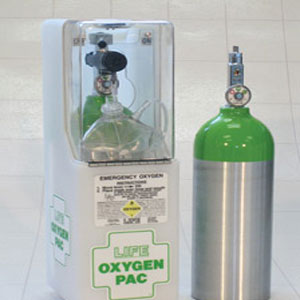 Emergency oxygen in wall case